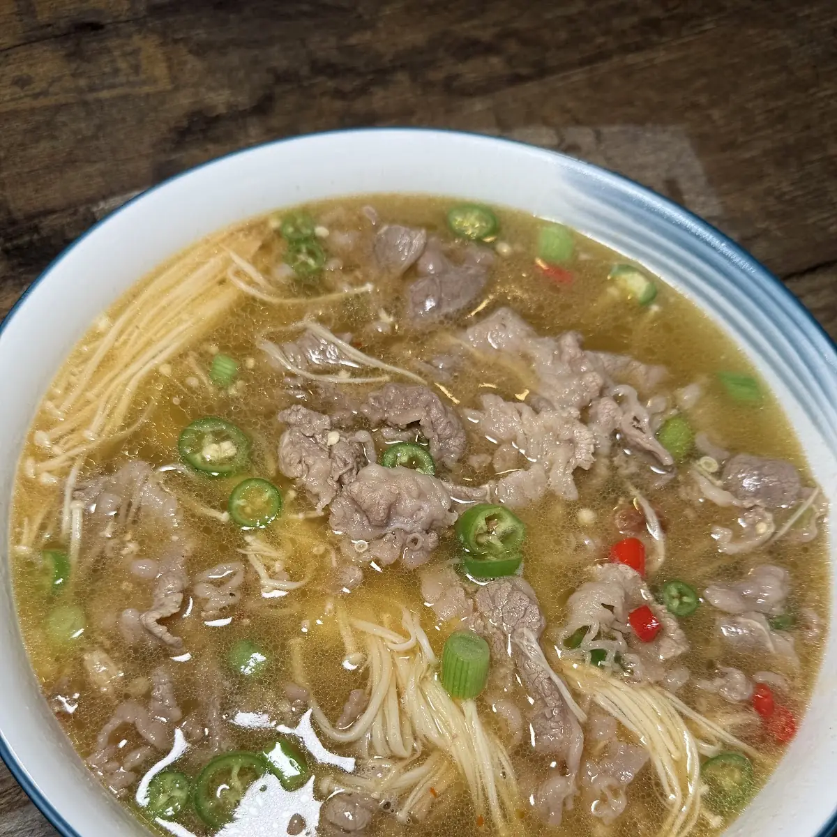 beef belly with pickled pepper 金汤肥牛 汤底含香菜